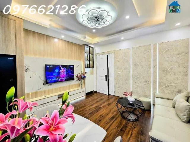 Bán chung cư Việt Hưng 70 m2 2 ngủ 2vs giá: 5,1 tỷ. Full nội thất chủ quyết bán trước Tết