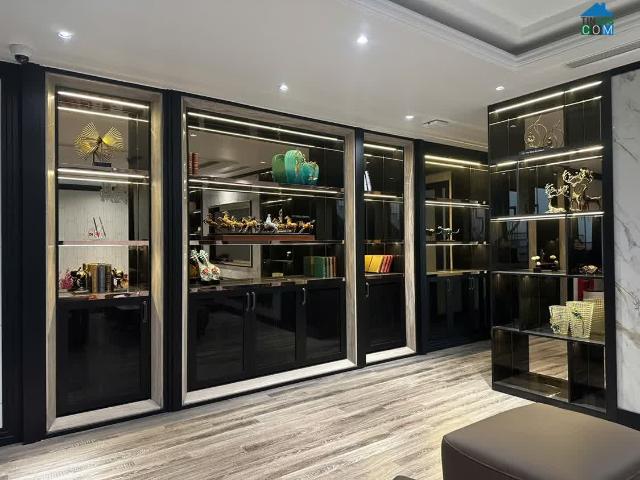 Bán Chung Cư Vip Tầng Cao Ngoại Giao Đoàn N01 T8 135M2 View Hồ Điều Hòa 15.5 Tỷ