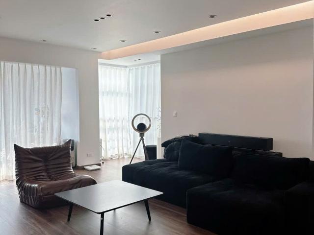 Bán CH 3PN E4 Ciputra. 123m² – Full Nội Thất CC, Gần UNIS, Hanoi Academy, Singapore