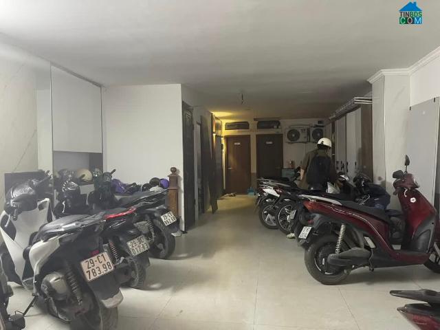 Bán CHDV ngõ 445 Nguyễn Khang, DT 108m, 7 tầng, MT 5.5m, giá 30 tỷ, cho thuê 160tr/th