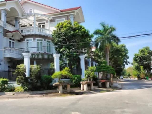 Bán biệt thự 3 tầng, mặt tiền NB Bình Hưng, sát Tạ Quang Bửu, Quận 8, lô góc 141m2, 14.2 tỷ. Lh