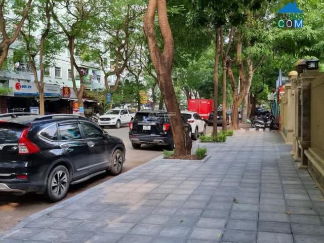Bán biệt thự Tây Nam Linh Đàm Hoàng Mai 200m2 4 tầng mặt tiền 10m giá 19.5 tỷ