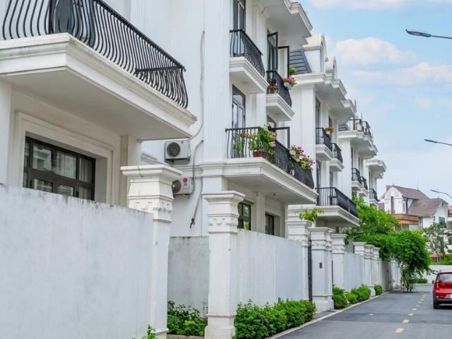 Bán biệt thự việt hưng 76m2 3 tầng thô 3 mặt thoáng 13.2 Tỷ