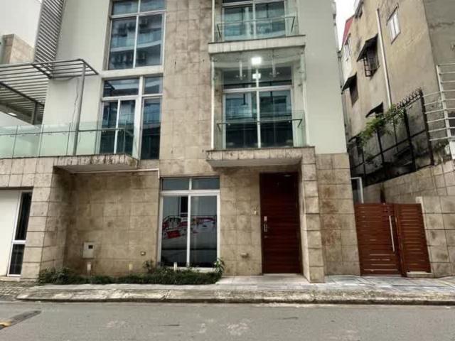 Bán Biệt Thự VIP Quận TÂY HỒ Hàng Xóm Toàn Lãnh Đạo. DT 165M2. MT 11M