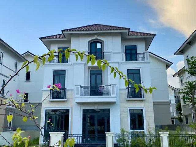 Bán Biệt Thự Cạnh Phố Nướng Tại Centa Vsip Từ Sơn _ Bắc Ninh. Đtlh 0983904