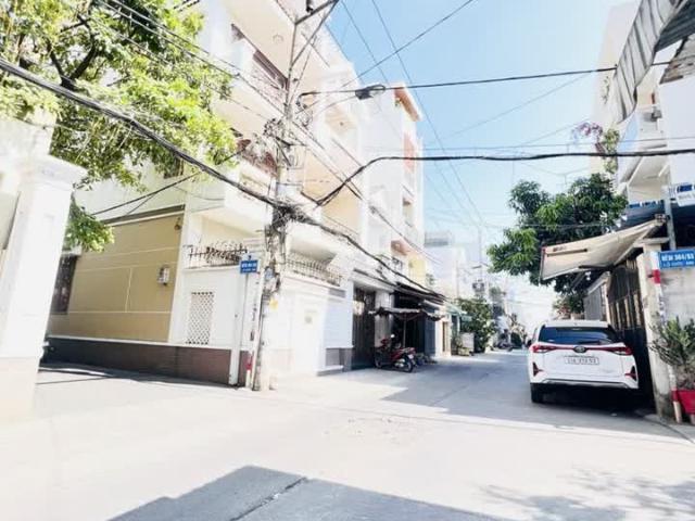 Bán Biệt Thự Khu VIP Thoại Ngọc Hầu Tân Phú, 4 Tầng, Đường 10M Thông, Có Thang Máy