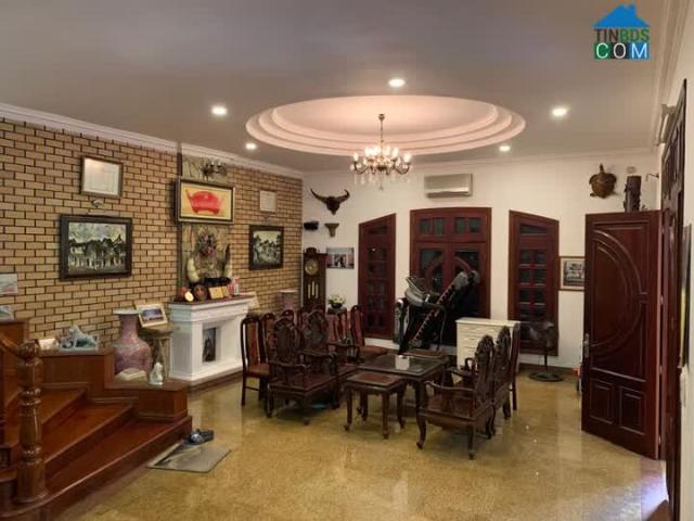 Bán biệt thự ngõ 31 Dịch Vọng, DT 250m, 5 tầng, MT 18m, giá 70 tỷ, ngõ oto tránh, vỉa hè