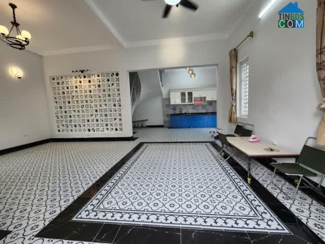 Bán biệt thự Ngọc Thuỵ, Dt 130m, nhà 3 tầng Mt 11m, Giá hơn 5 tỷ