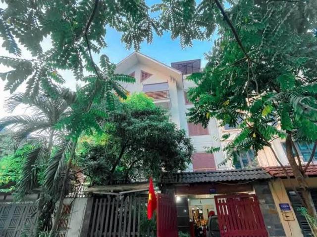 Bán biệt thự nguyễn văn lộc 140m 5 tầng chỉ 30 tỷ lh: 0904161