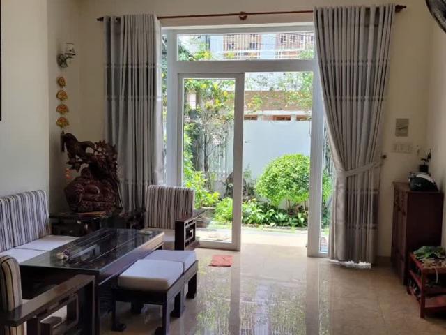 Bán biệt thự phố 213m2 3 tầng 5PN gần biển Vĩnh Hòa giá rẻ 9ty5