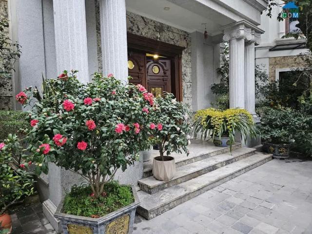 Bán biệt thự siêu sang 329m² – khu Hoa Lan Vinhomes Riverside, thang máy – sổ đỏ chính chủ