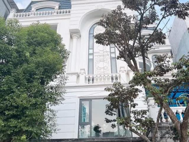 Bán BT Hancic, Trung Văn, N. T.Liêm. DT 148m x4T, MT 10m, Mặt phố. Giá 31,5 tỷ. LH: 0964769