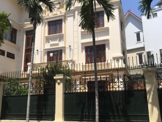 Bán BT Lão Thành Cách Mạng, Yên Hoà, Cầu Giấy. DT 200 x 4t, MT 14m, hoàn thiện. Giá 65 tỷ. LH