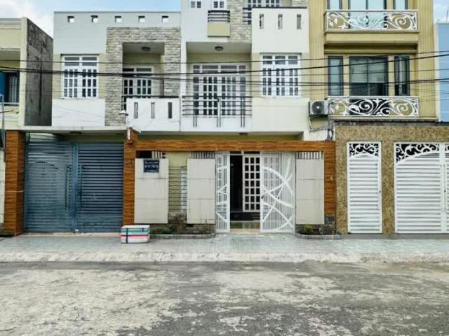 Bán gấp nhà 4 tầng, 10x18, Đ. Nguyễn Duy Trinh, Phú Hữu, Q9 chỉ 15 tỷ