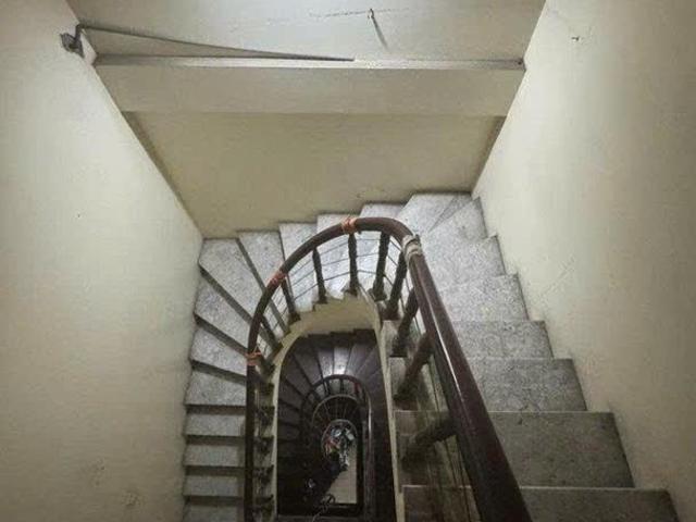 Bán gấp nhà 4 tầng mặt đường Chiến Thắng, 65m2, mặt tiền 4m, 2 mặt đường ô tô, vị trí đẹp, kinh