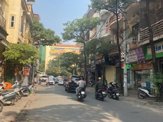 Bán gấp nhà 4 tầng mặt phố Lê Hồng Phong, 60m2, mặt tiền 4,7m, vị trí đẹp, kinh doanh sầm uất