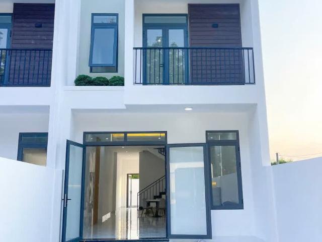 Bán gấp nhà 1 trệt 1 lầu sân xe hơi full nội thất ngay trường THCS Thạnh Phú, TT 600tr nhận nhà ở