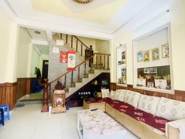 Bán gấp nhà thích hợp kinh doanh mặt tiền KQH Hoàng Diệu, Đà Lạt giá 10 tỷ