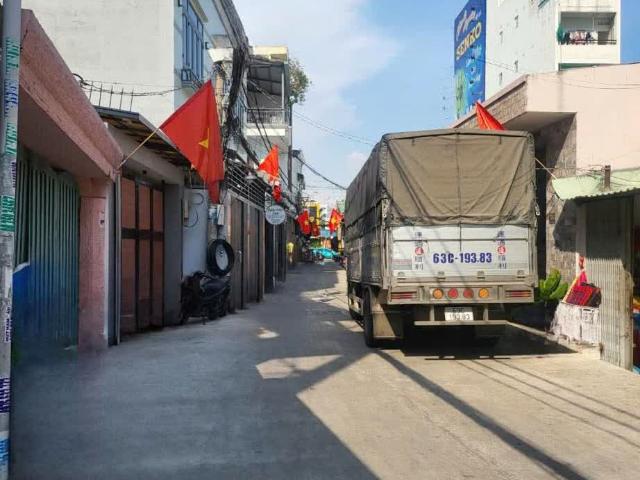 Bán gấp nhà có sân vườn giá rẻ cạnh phú mỹ hưng 130m2 3 tầng nhỉnh 13 tỷ tlcc