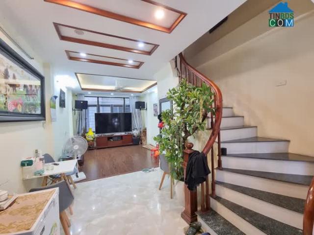 Bán gấp nhà Hoàng Liệt DT 48m2 x 5 tầng, giá 5.5 tỷ, ngõ rộng, thoáng, gần đường lớn, ở luôn