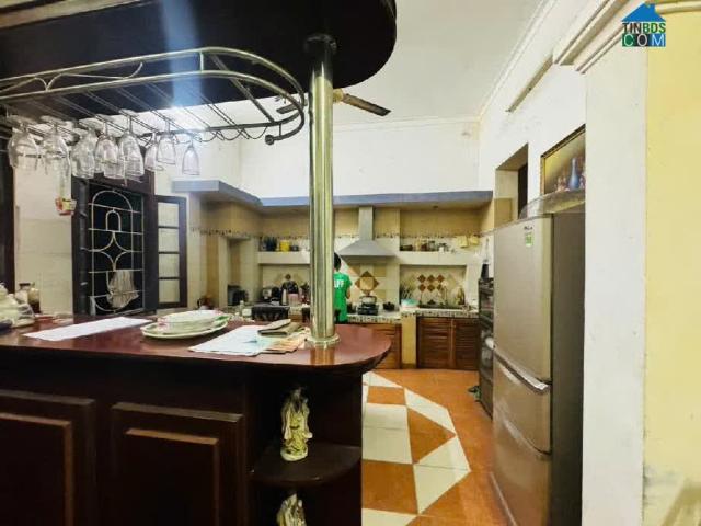 Bán gấp nhà Lạc Long Quân Tây Hồ – 58m² 3 tầng – 4.3m MT, Ô tô đỗ cửa, giá chỉ 11.8 tỷ