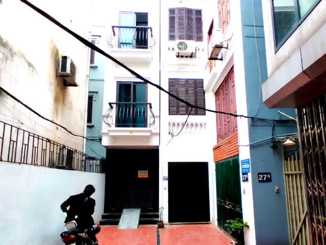 Bán gấp nhà mới, ô tô cách 15 m, ngõ 213 Giáp Nhất, Thanh Xuân. DT: 35 m2 5 tầng. 5,85 tỷ
