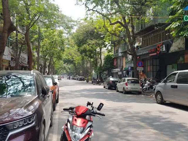 Bán Gấp Nhà Mặt Phố Cổ Hoàn Kiếm. Quá Đắc Địa, Lô Góc, Hè 6m, 4 Làn Oto. 750M2 MT20M 229tỷ