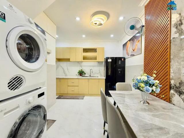 Bán gấp nhà mặt phố Hồ Văn Cống, giá chỉ 3,6 tỷ, 150m2, 3PN, 4WC, full nội thất