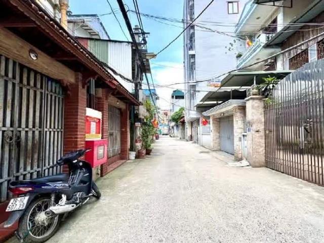 Bán gấp! Nhà ngõ 255 lĩnh nam. Ngõ Sầm uất nhất phố, Ngõ thông, Ô tô, KINH DOANH. 38m 5T Chỉ 4 tỷ 7