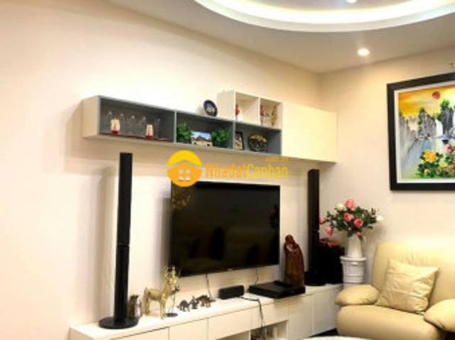 Bán gấp nhà ngõ thịnh hào 2 giá 2.7 tỷ, 25mx4 tầng, căn góc, sđcc