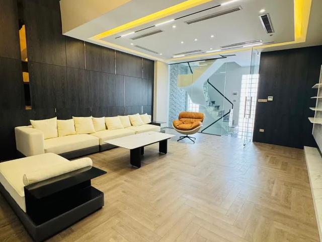 Bán Gấp Nhà Ngọc Thụy 56m2 8T Gara 2 Ô Tô, MT 5.6m, Full Nội Thất, Kinh Doanh 21 Tỷ