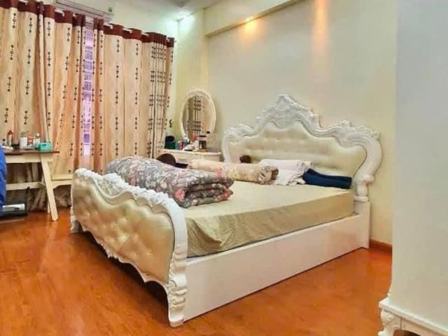 Bán Gấp Nhà Đẹp Dân Xây Nguyễn Khánh Toàn, Cầu Giấy, 42m 6 tầng, 10 tỷ, Dòng Tiền 500 triệu