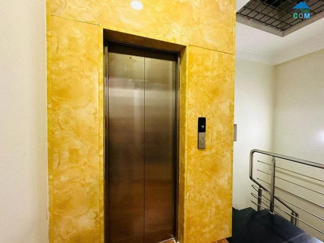 Bán gấp nhà đẹp 5 tầng mặt phố Lê Lợi, 68m2, mặt tiền 5m, thang máy, kinh doanh sầm uất, giá 31
