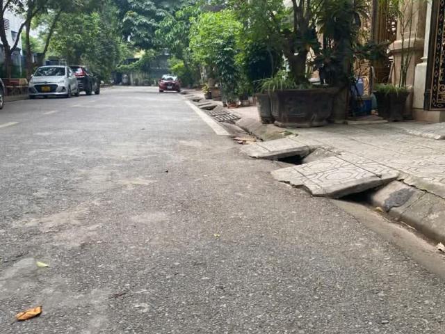 Bán gấp nhà phố Ngọc Lâm, Long Biên 40m2, 5 tầng, gara ô tô, giá nhỉnh 11 tỷ