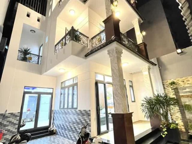 Bán gấp biệt thự sân vườn, ngang 8m, có hồ cá Koi tại Tân Sơn, P. 12, GV