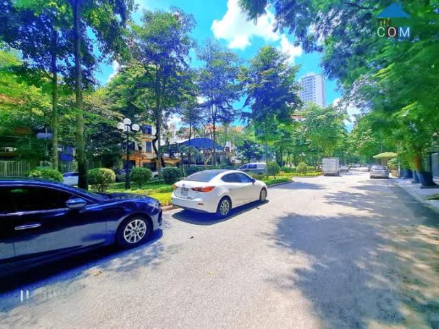 Bán Gấp! Biệt Thự Quận Hoàng Mai, Phố Nguyễn Duy Trinh, 256m x 5T, Giá 68 tỷ