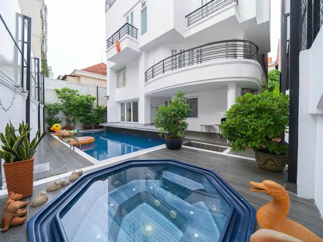Bán gấp căn biệt thự sân vườn hồ bơi số 3A đường số 42, Thảo Điền Q2. Diện tích: CN 318m2