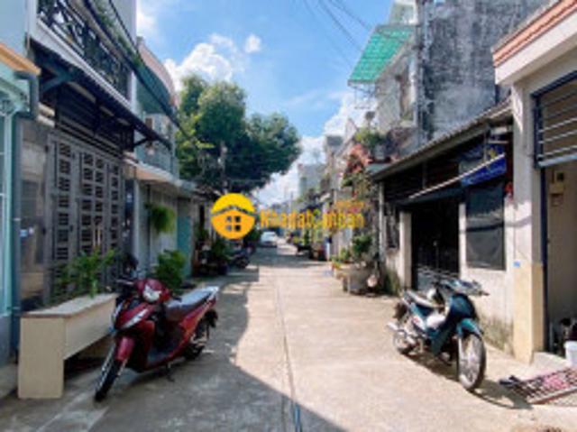Bán gấp căn nhà 1 trệt 1 lầu ở bà điểm, hóc môn. Giá 750 triệu, shr