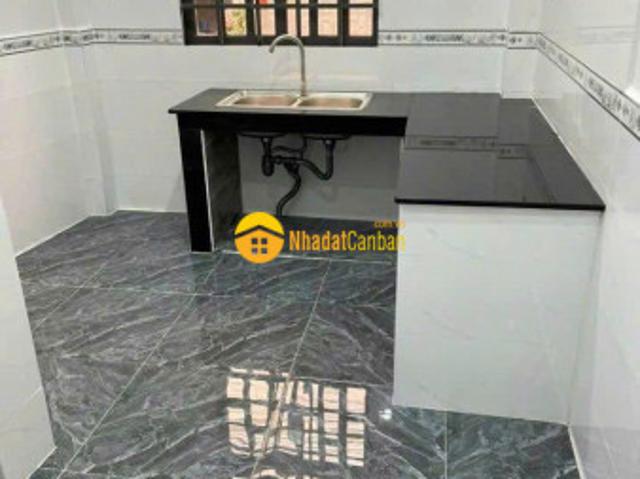 Bán gấp căn nhà ở hóc môn để trả nợ, giá 950 triệu, dt 100m2, shr