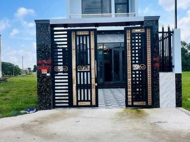 Bán gấp căn nhà vừa hoàn thiện nằm mặt tiền ở rạch kiến