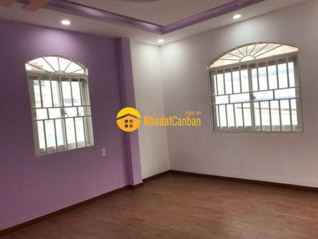 Ban gâp nha ông ich khiêm q11 diên tich khung 5m x24m, gia re