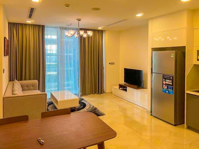 Bán hoặc cho thuê Căn hộ tại Vinhomes Golden River Quận 1 tầng cao thuộc tháp Landmark 6 gồm 2 phòng ngủ với diện tích 78m2