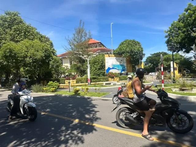 Bán lô góc Nại Hiên Đông 7 93m2 có 5 phòng trọ giá 8.4 tỷ đối diện công viên