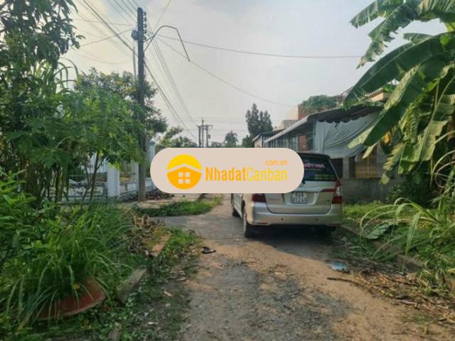 Bán nền đất thổ cách ql1a 100met