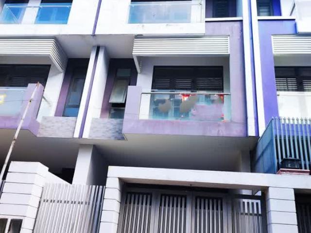 Bán nhà MT 8m, tặng nội thất xịn, kdc Dương hồng bình chánh, thang máy, tầng hầm, DTSD 450M2