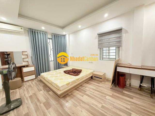 Bán nhà mới 5 tầng, lô góc, ngõ thông, mặt tiền rộng, ô tô đỗ cửa, gần mặt phố thịnh liệt