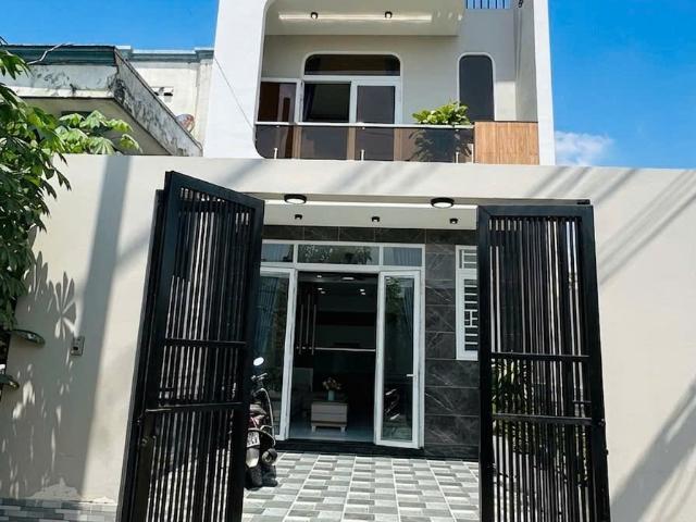 Bán nhà mới 100%, 106m2, 1 trệt 1 lầu, 3 pn + nội thất, sẵn sổ tại đức hòa, long an