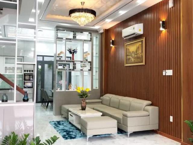BÁN NHÀ MỚI TINH, Huỳnh Tấn Phát 100m2, 4 Tầng Chỉ 8. X Tỷ