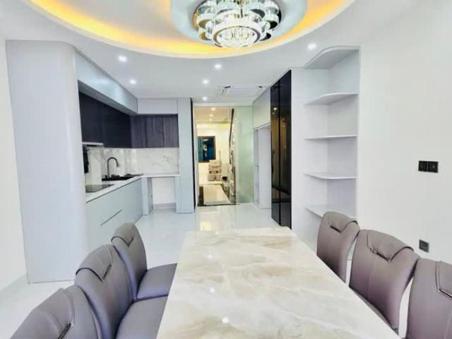 Bán nhà mới hoàn thiện tại Phúc Lợi ô tô đỗ cửa 65m2 xây độc lập SĐCC nhỉnh 7 tỷ