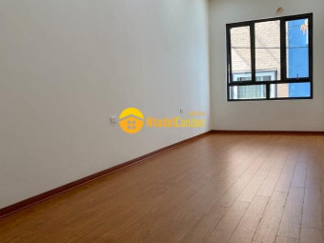 Bán nhà mới pl ô tô ngõ 371 đê la thành 33m2 5 tầng giá 6,3 tỷ. Lh 0912442